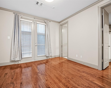 308 W Bell Street - Photo Thumbnail 7