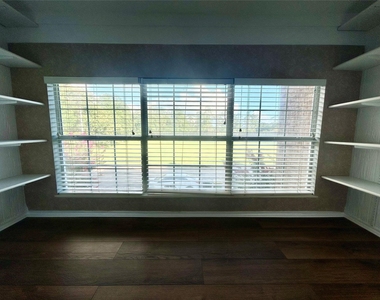 2456 Country Club Drive - Photo Thumbnail 17