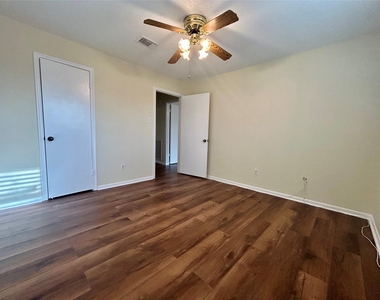 2456 Country Club Drive - Photo Thumbnail 24