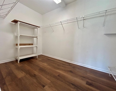 2456 Country Club Drive - Photo Thumbnail 20