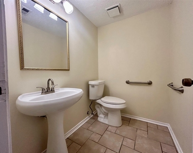 2456 Country Club Drive - Photo Thumbnail 11
