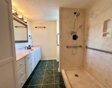 2456 Country Club Drive - Photo Thumbnail 18