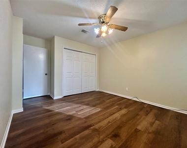 2456 Country Club Drive - Photo Thumbnail 21