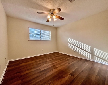 2456 Country Club Drive - Photo Thumbnail 25