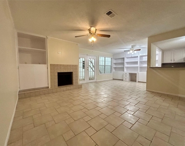 2456 Country Club Drive - Photo Thumbnail 7