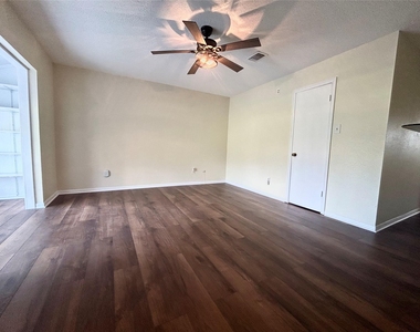 2456 Country Club Drive - Photo Thumbnail 15