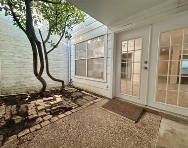 2456 Country Club Drive - Photo Thumbnail 3