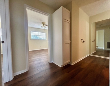 2456 Country Club Drive - Photo Thumbnail 13