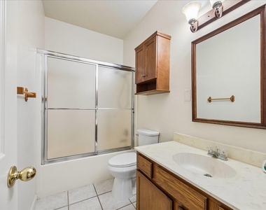 1201 Shadowlake Drive - Photo Thumbnail 7