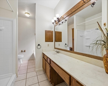 1201 Shadowlake Drive - Photo Thumbnail 5