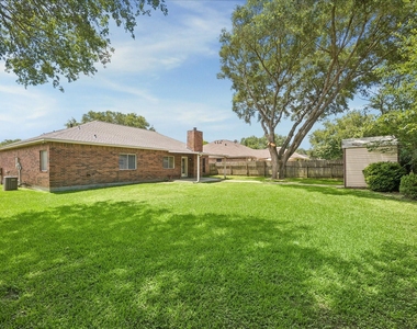 1201 Shadowlake Drive - Photo Thumbnail 4