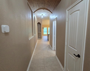 215 Danna Street - Photo Thumbnail 7
