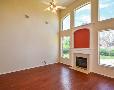 3211 Chapel Creek Way - Photo Thumbnail 7