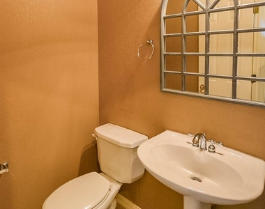 3211 Chapel Creek Way - Photo Thumbnail 10