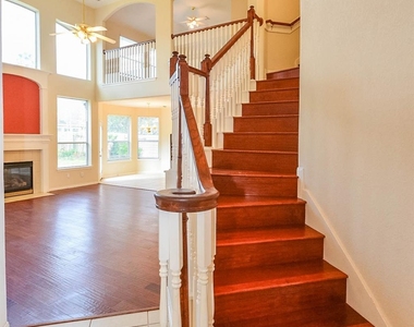 3211 Chapel Creek Way - Photo Thumbnail 17
