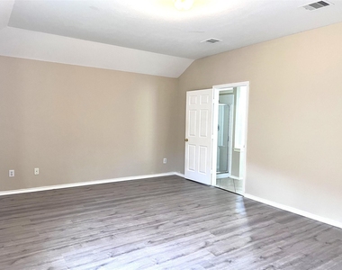 12735 Wisteria Park Drive - Photo Thumbnail 3