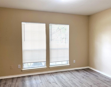12735 Wisteria Park Drive - Photo Thumbnail 6