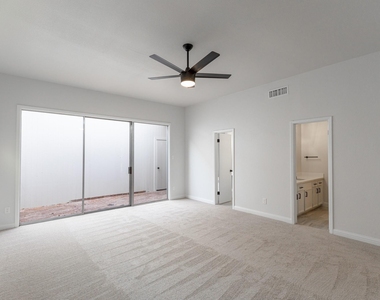 20 Charleston Street N - Photo Thumbnail 16
