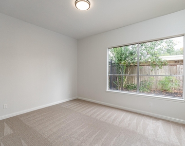 20 Charleston Street N - Photo Thumbnail 8