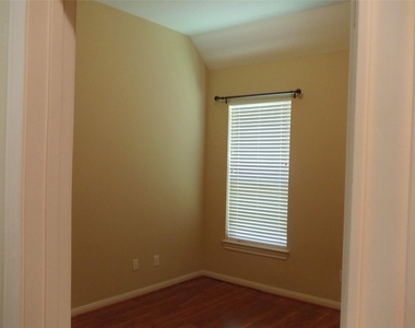 2510 Cambria Court - Photo Thumbnail 7