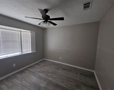 29402 Loddington Street - Photo Thumbnail 8