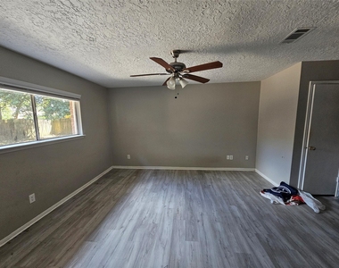 29402 Loddington Street - Photo Thumbnail 4