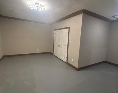 9480 Plum Grove Road - Photo Thumbnail 5