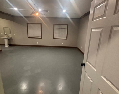 9480 Plum Grove Road - Photo Thumbnail 8