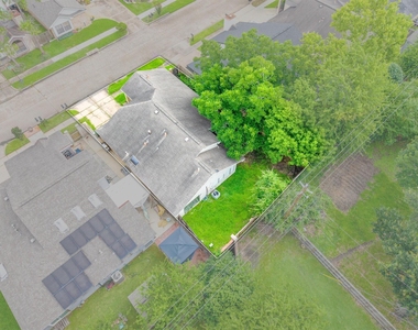 7815 Royan Drive - Photo Thumbnail 12
