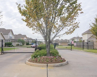 10903 Windfern Lakes Street - Photo Thumbnail 15