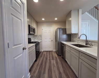 10903 Windfern Lakes Street - Photo Thumbnail 3