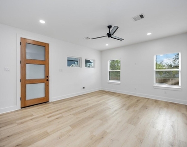 3327 Cornell Street - Photo Thumbnail 5