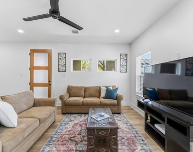 3327 Cornell Street - Photo Thumbnail 4
