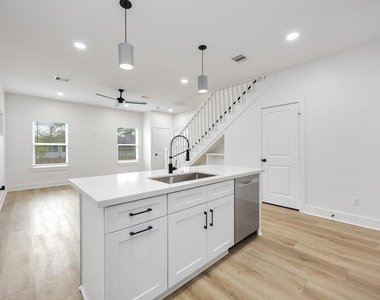 3327 Cornell Street - Photo Thumbnail 10