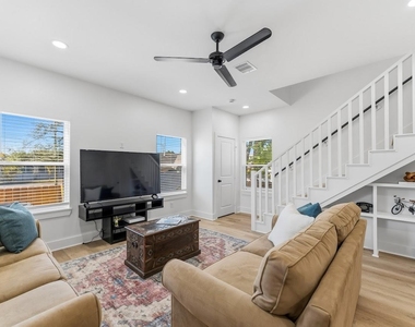 3327 Cornell Street - Photo Thumbnail 3