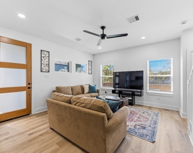 3327 Cornell Street - Photo Thumbnail 2