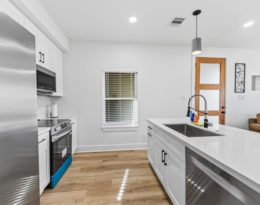 3327 Cornell Street - Photo Thumbnail 7