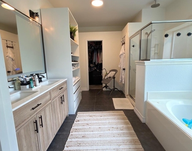 16927 Locust Springs Drive - Photo Thumbnail 12