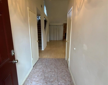 5027 Kleinway Dr - Photo Thumbnail 3