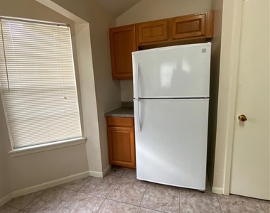 5027 Kleinway Dr - Photo Thumbnail 7