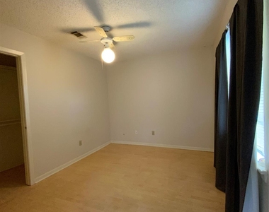 5027 Kleinway Dr - Photo Thumbnail 13