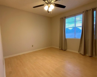 5027 Kleinway Dr - Photo Thumbnail 15