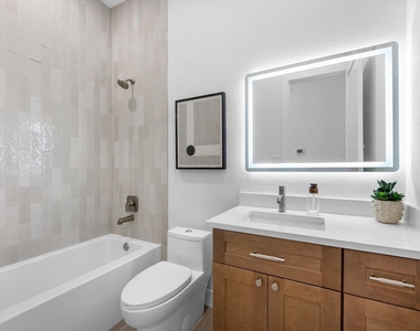 422 E 41st Street - Photo Thumbnail 16