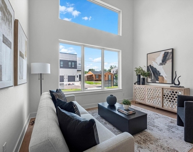 422 E 41st Street - Photo Thumbnail 1