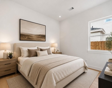 422 E 41st Street - Photo Thumbnail 15