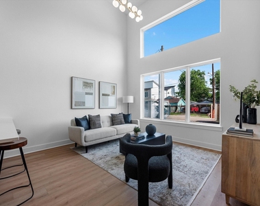 422 E 41st Street - Photo Thumbnail 3