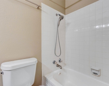 1212 Fairview Avenue - Photo Thumbnail 22
