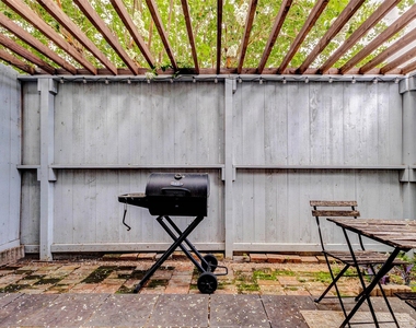 1212 Fairview Avenue - Photo Thumbnail 11