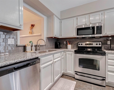 1212 Fairview Avenue - Photo Thumbnail 3