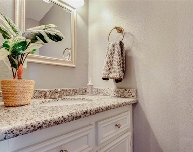 1212 Fairview Avenue - Photo Thumbnail 13